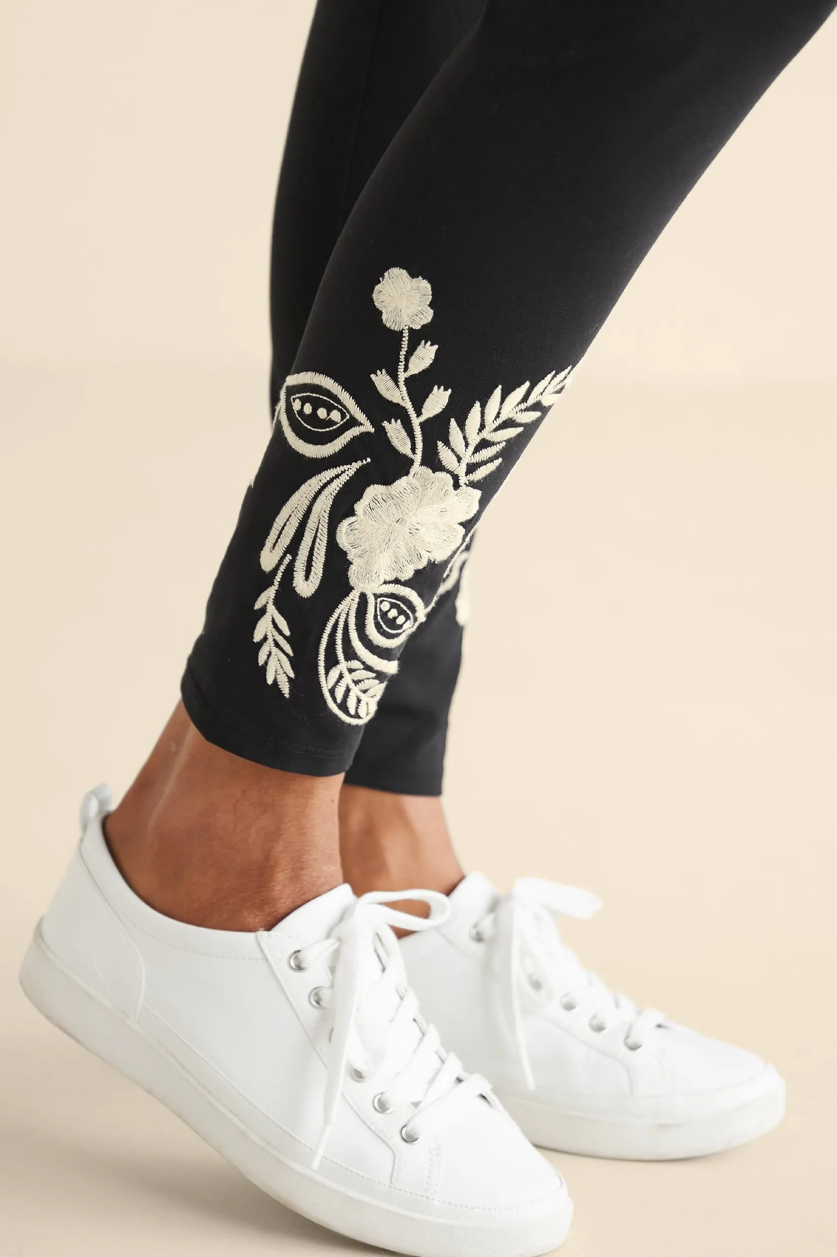 Soft Surroundings Miraflores Embroidered Legging
