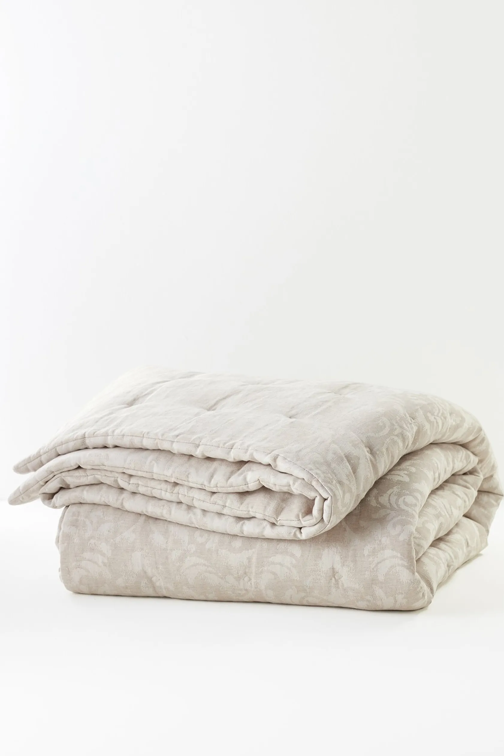 Soft Surroundings Rosalyn Damask Comforter